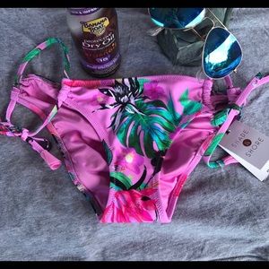 Cheeky bikini bottom